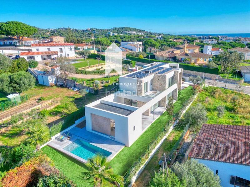 Foto 43b29a18-5b82-4660-a6c0-d730654078ad. Casa a narcis monturiol 17 a Fenals Platja d´Aro