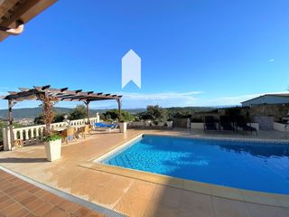 Casa  Cedres. Espectacular villa con vistas al mar, piscina y gran potencial i