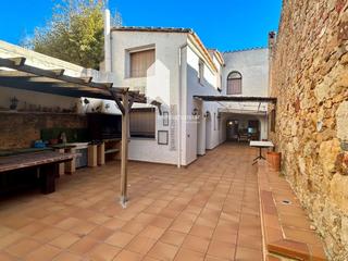 Casa  De lenginyer algarra. Baix empordà  pals  una casa con alma en el corazón del pueblo