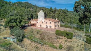 Masia  Veinat de hortsavinya. Masía histórica en el corazón del montnegre  tordera