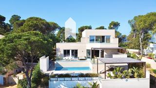Casa  Robi. Casa seminueva con vistas al mar en platja daro