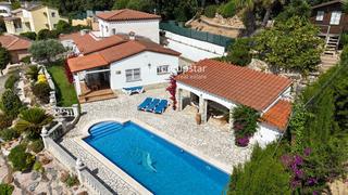 Maison  Anoia. Exclusiva casa con jardín, piscina y vistas de ensueño en calong