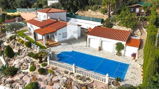 Maison  Anoia. Exclusiva casa con jardín, piscina y vistas de ensueño en calong