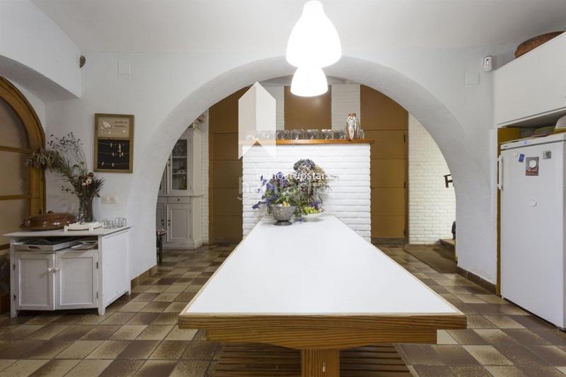Foto bc56a54b-0876-4865-9698-76e5b36a0943. Masía  catalana del siglo xvii con encanto y vistas increíbles en Anglès