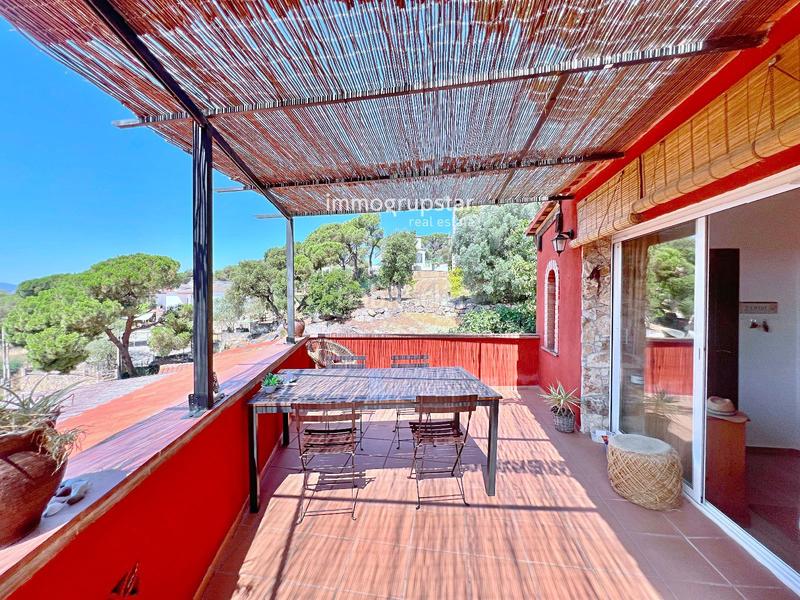 Foto 5e6528ac-9727-4952-9f42-6d365d71dabc. Casa bonita casa con preciosas vistas a la montaña en Santa Cristina d´Aro