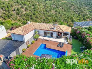 Casa  Zuric. Exclusiva casa con licencia turística y piscina en la costa brav