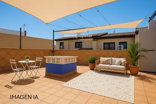 Casa adossada  Cervantes. Casa con local y terraza soleada en la costa brava