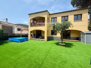 Chalet  Noguera. Casa reformada con jardín en mas ambros, calonge