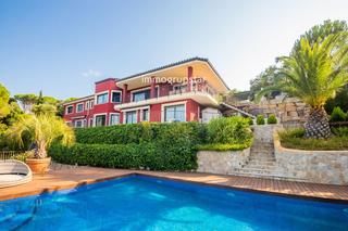 Chalet  Hubert burrus. Villa en el golf de santa cristina daro