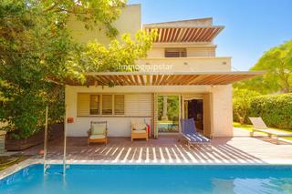 Casa a Verona i terol 10. Espectacular casa con piscina en port daro, platja daro