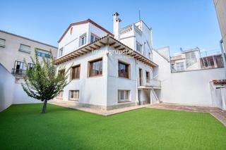 Maison jumelée  Sta magdalena. Exclusiva casa esquinera con gran jardín en sant feliu de guíxol