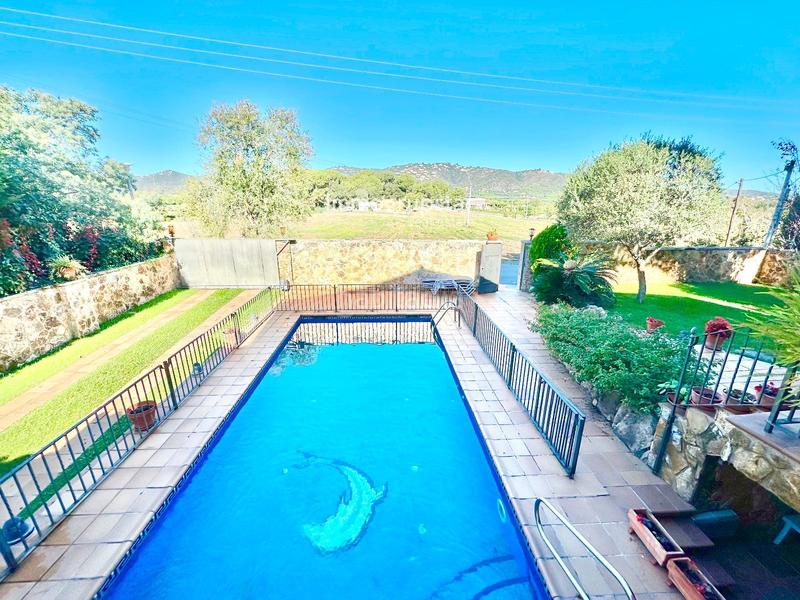 Foto b0a1444a-9d63-4cbd-961b-f501f4eb59cc. Chalet avec chauffage parking piscine dans Castell d´Aro