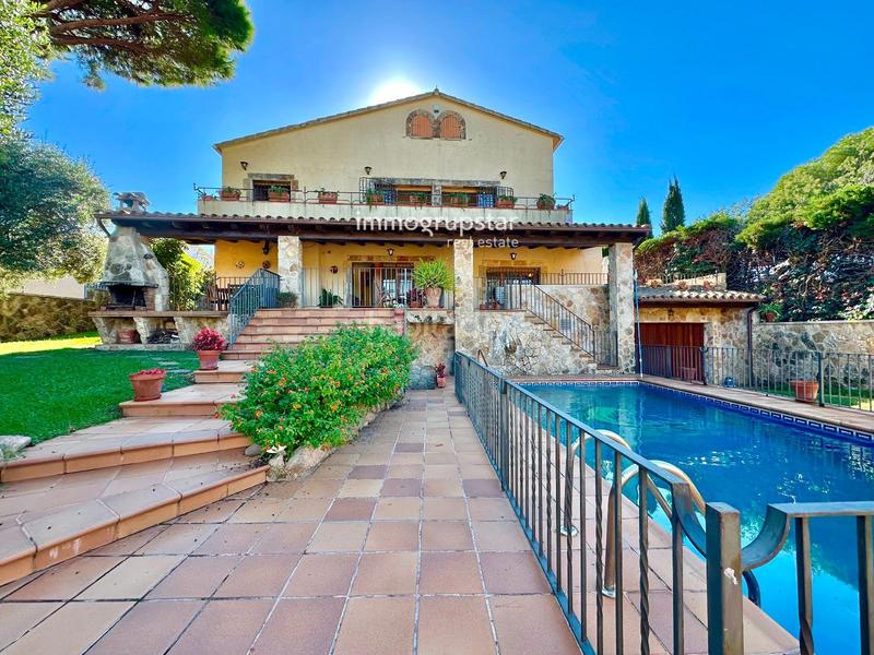 Foto c4a12238-cde4-4cda-8bc4-6804b2597af2. Chalet avec chauffage parking piscine dans Castell d´Aro