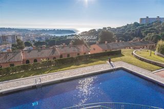 Maison jumelée  Manel carrasco formiguera. Casa adosada con vistas a sagaró en el complejo el mirador