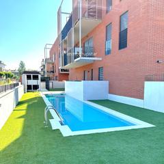 Piso  Xarxet. Exclusiva vivienda seminueva con terraza, piscina y parking en s