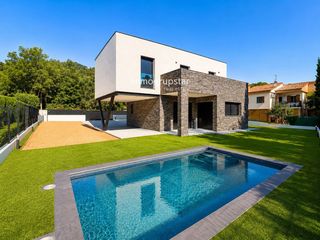 Chalet  Daro. Exclusiva casa de obra nueva con vistas al casco antiguo de calo
