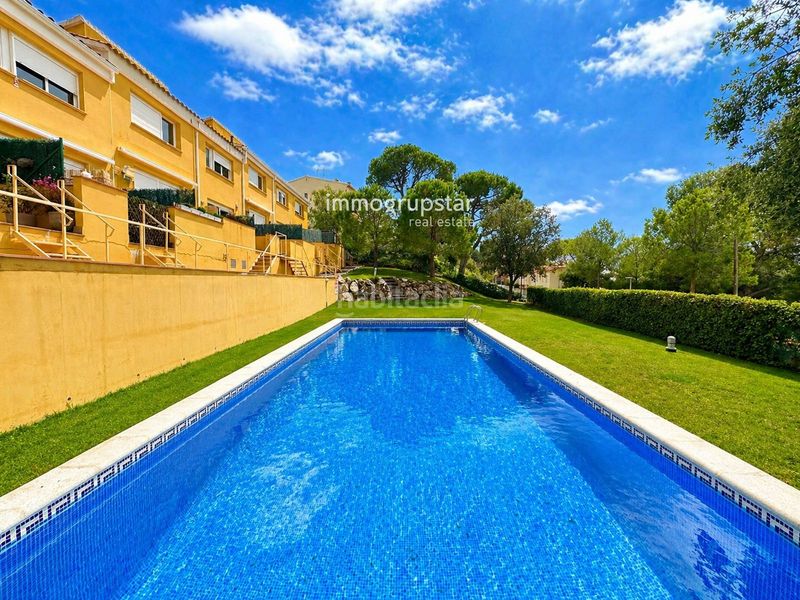 Foto b54256c0-f595-4f5b-a4e7-a2b1099c6185. Casa adossada amb aparcament piscina a Los Pinos-Politur Platja d´Aro