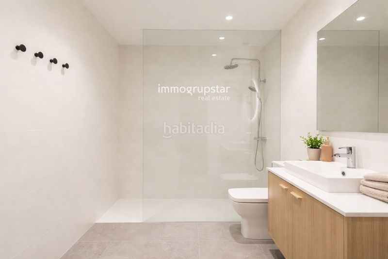 Foto 77a4b50b-ca36-44b8-a54a-19fc8dab02ba. Casa adossada amb calefacció aparcament a Eixample Sant Feliu de Guíxols