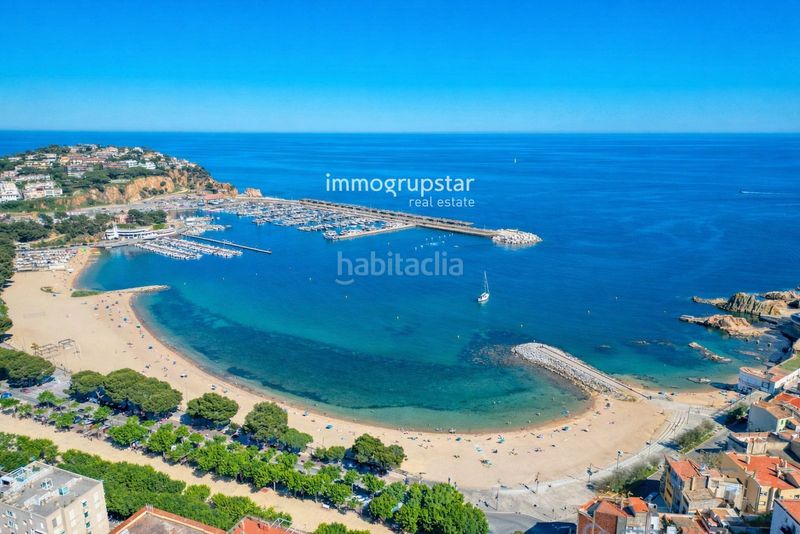 Foto d97ea10b-bb17-4d63-a729-80b85d6ed889. Casa adossada amb calefacció aparcament a Eixample Sant Feliu de Guíxols