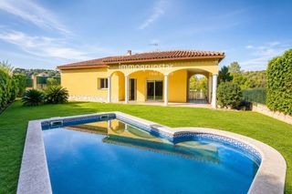 Chalet à Alp 3. Encanto mediterráneo con piscina privada en treumal, calonge