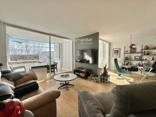 Apartamento en Los Pinos-Politur. Apartamento reformado con terrazas en costa brava