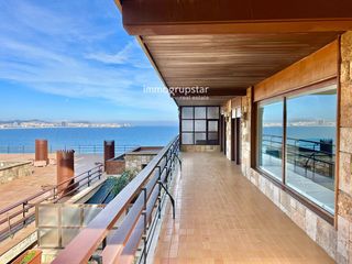 Piccolo appartamento  Josep lluis sert. Bonito apartamento en primera línea con vistas al mar