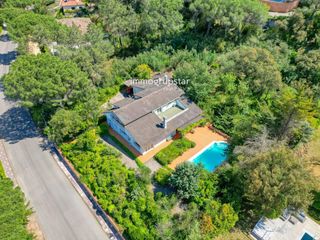 Chalet  Canigo. Villa exclusiva con piscina y privacidad en golf costa brava