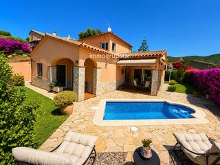 Chalet  Mas santet. Chalet con piscina y vistas al mar en mas pere, calonge