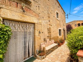 Maison  Veïnat mas rubau. Casa de pueblo con encanto del siglo xviii cerca del mar en vall