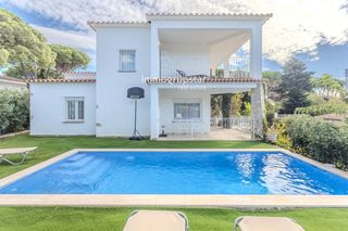Chalet  Osona 11. Vistas al mar piscina  licencia turistica