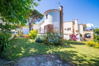 Chalet  Rossello. Exclusiva casa con encanto y vistas al mar en mas vilà