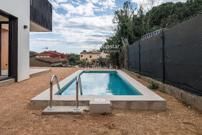 Foto 8f7ed98d-46ea-4312-ae29-4c49491347bf. Casa adossada amb calefacció aparcament piscina a Palamós