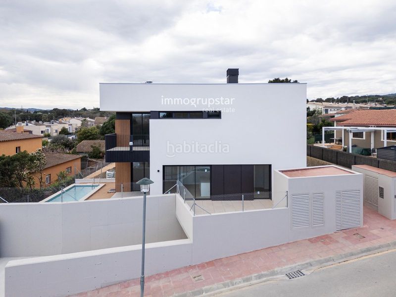 Foto 9498f1a0-51a8-427d-becc-00255a8db160. Casa adossada amb calefacció aparcament piscina a Palamós