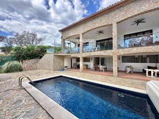 Xalet  Dels avets. Elegante villa con piscina y vistas al mar platja daro