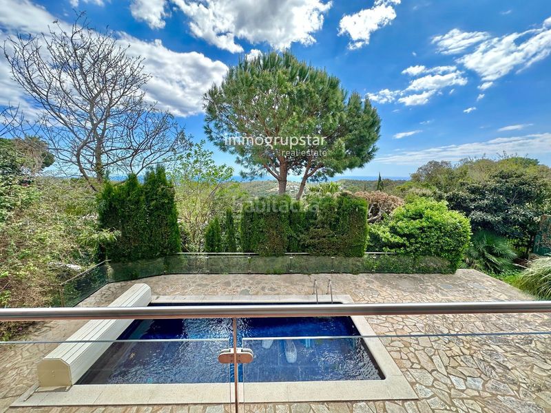 Foto ed77b149-a18c-4733-bffa-54e7806379b5. Chalet elegante villa con piscina y vistas al mar platja daro en Platja d´Aro