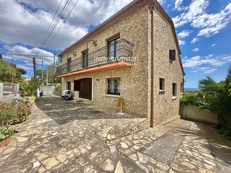 Foto f57fa915-21f5-4bbc-ae50-266531a32e59. Chalet elegante villa con piscina y vistas al mar platja daro en Platja d´Aro