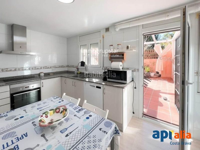 Foto 4ed1ca72-57ed-4338-8d1f-9ea0b12de4ef. Apartament amb calefacció aparcament a Eixample Sant Feliu de Guíxols