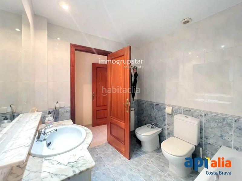 Foto eed4bb32-b761-44c0-94d5-3de489bfca6a. Apartament amb calefacció aparcament a Eixample Sant Feliu de Guíxols