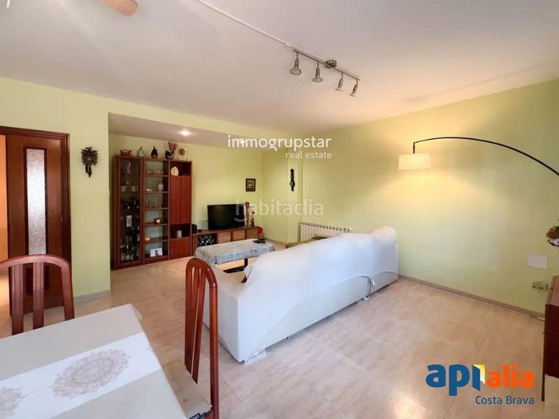 Foto fb6872c6-1154-4a89-8ed7-8a2476b388bd. Apartament amb calefacció aparcament a Eixample Sant Feliu de Guíxols