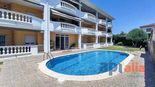 Etagenwohnung  Josep tarradellas. Luminoso apartamento con terraza, piscina comunitaria y parking