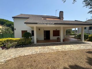 Chalet  Occitania. Amplio chalet en calonge, costa brava