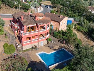 Casa a Mas Pere-Río de Oro. Chalet independiente con licencia turística y piscina en mas per