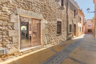 Casa  Carrer del farmacèutic mató.. Casa de pueblo en begur