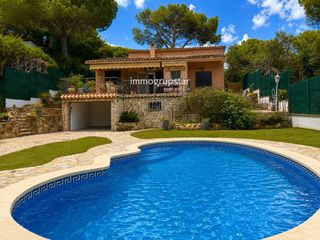 Chalet  Avenida mas ambros. Chalet independiente con amplia parcela en mas ambros, calonge