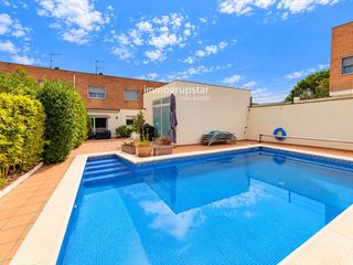 Reihenhaus  Galceran de requesens. Casa familiar con piscina y garaje en el centro de calonge
