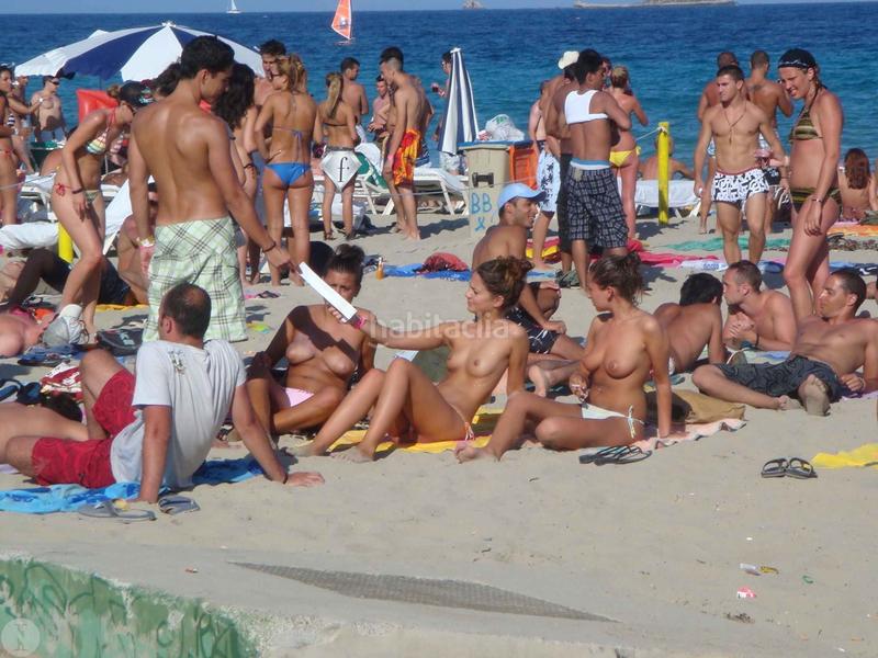 Foto 02ee6702-0a35-4a3e-b915-c203831ca0c9. Edifici a Ses Figueretes - Platja d'en Bossa - Cas Serres Ibiza