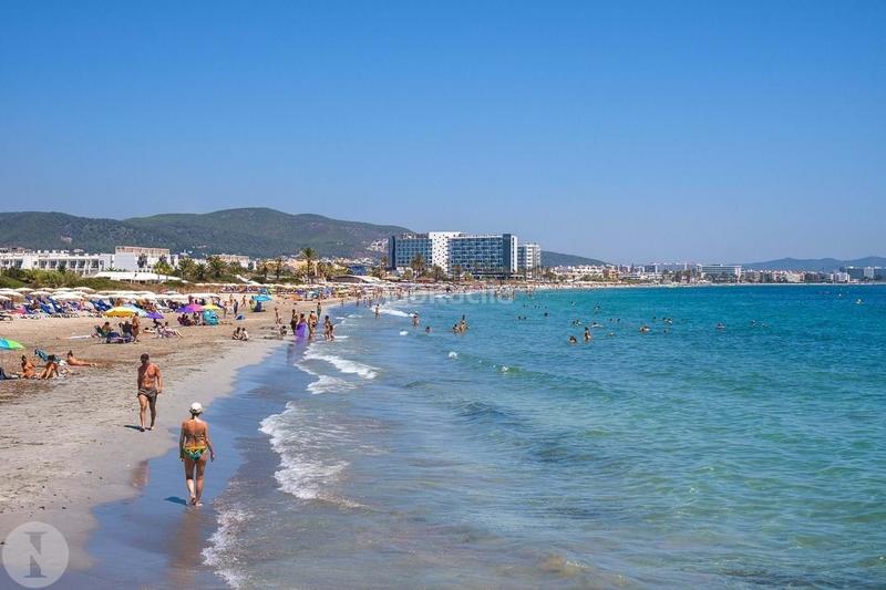 Foto 378a341e-a0ac-43e9-9da4-ef348936dd5c. Edifici a Ses Figueretes - Platja d'en Bossa - Cas Serres Ibiza