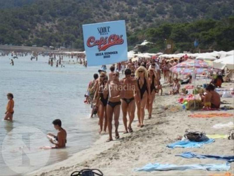 Foto ce550219-d487-4601-9594-90c9cc830242. Edifici a Ses Figueretes - Platja d'en Bossa - Cas Serres Ibiza