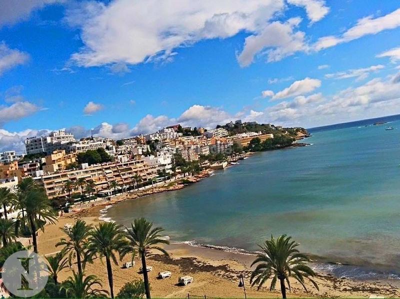 Foto f318f261-c123-4c3c-b0d7-6841dd7a037e. Edifici a Ses Figueretes - Platja d'en Bossa - Cas Serres Ibiza