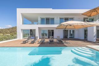 Casa  Carrer dalt. Descubra el epítome de la vida de lujo en estas villas recientem